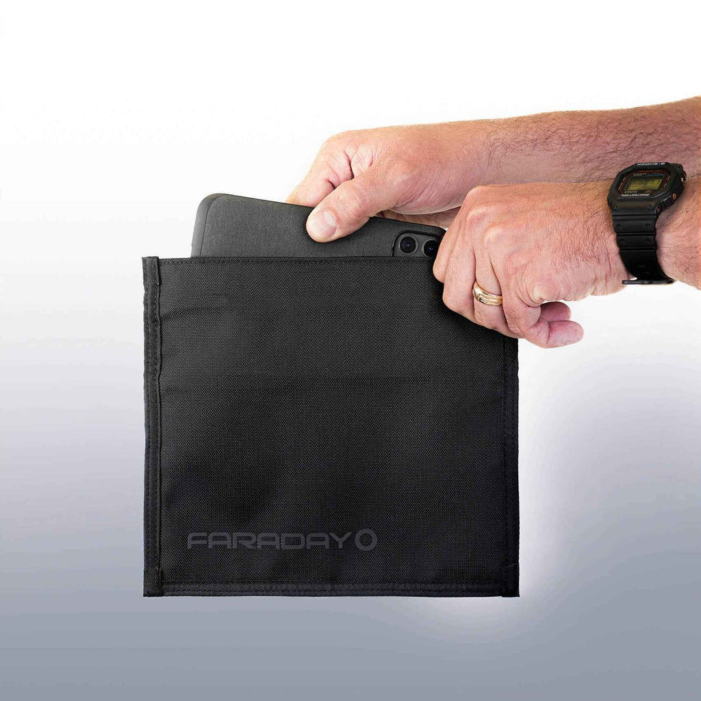 JACKET Pro CORDURA® Faraday Phone Bag - Magnetic Closure - Signal Blocking